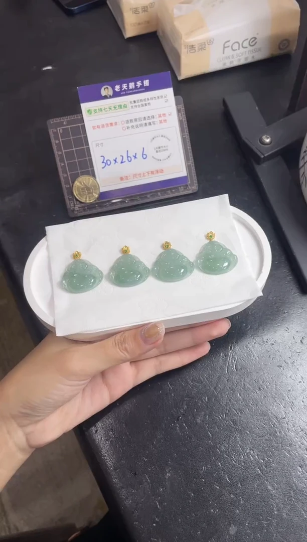 18K金镶嵌挂件翡翠冰绿佛公FL18配绳/多样性发其一ZBCP