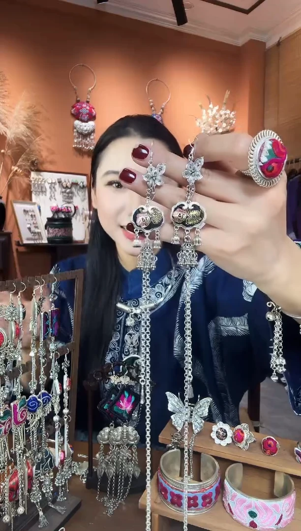 【闪购商品】刺绣纯手工民族风耳环