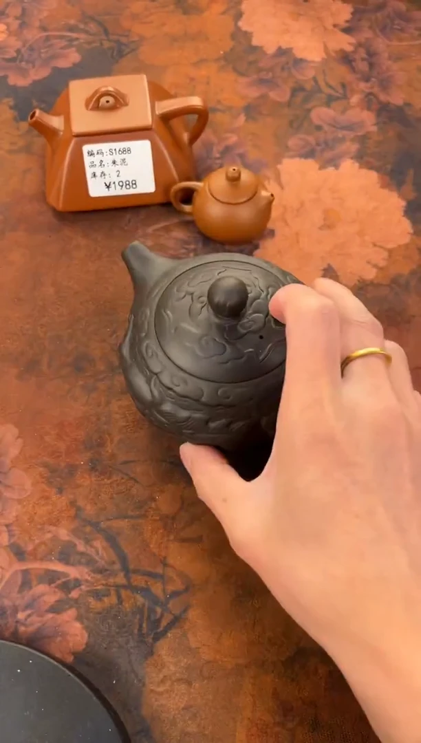 茶杯紫砂-黑色龙纹西施