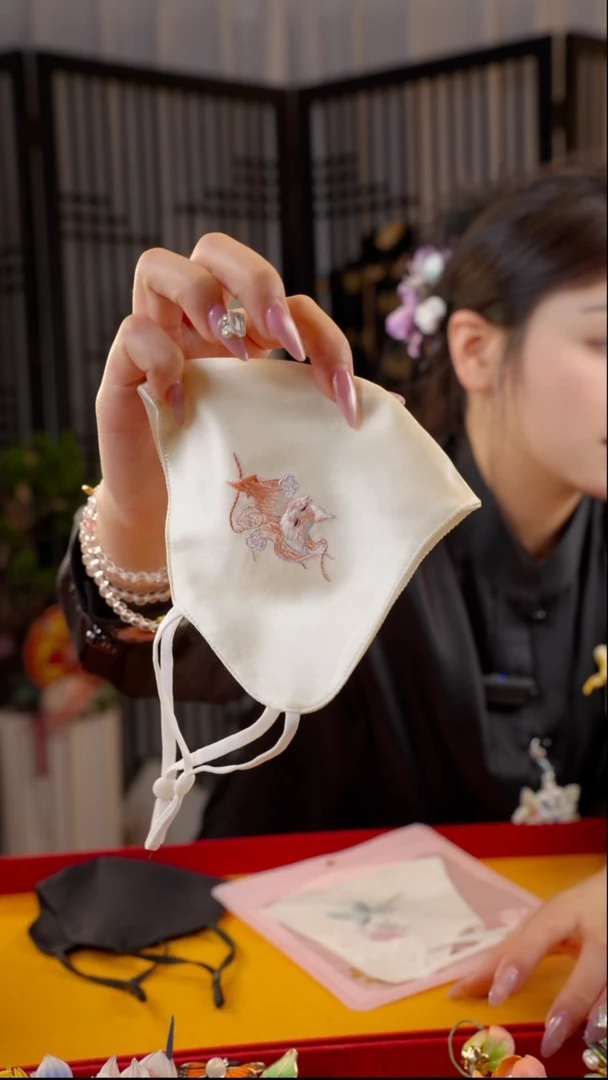 刺绣大**重非遗绒花饰品