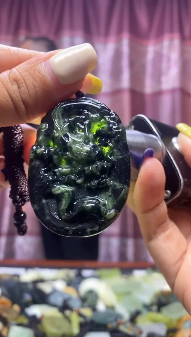 未镶嵌岫玉吊坠