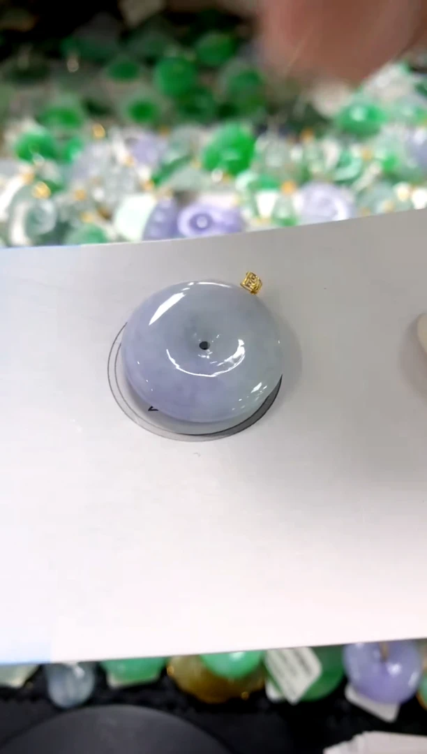 翡翠18K金镶嵌颈饰1111111111111111