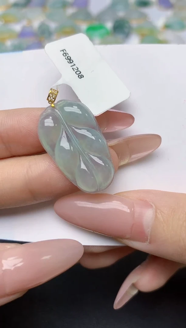 翡翠18K金镶嵌颈饰天然翡翠A货