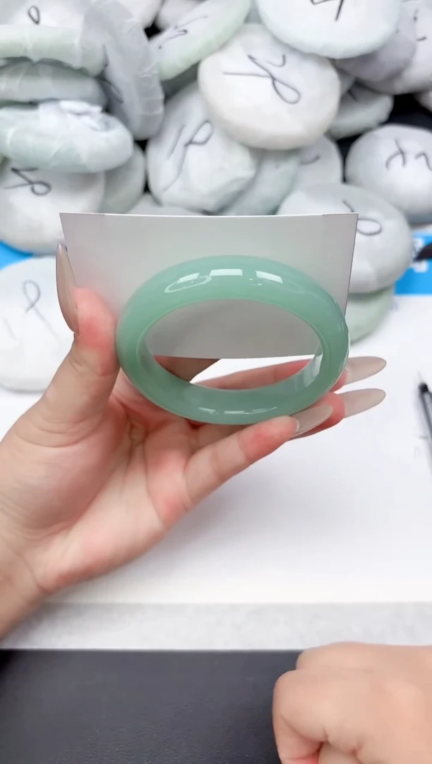 未镶嵌手镯石英质玉136-57.5