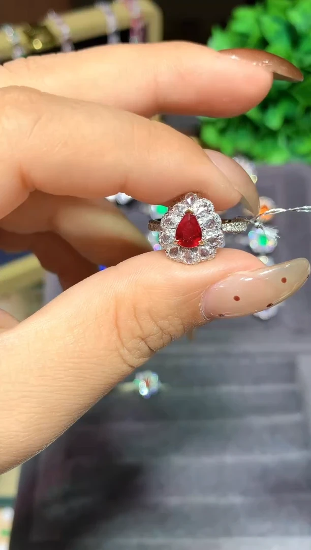18K金镶嵌戒指红宝石0.64ct