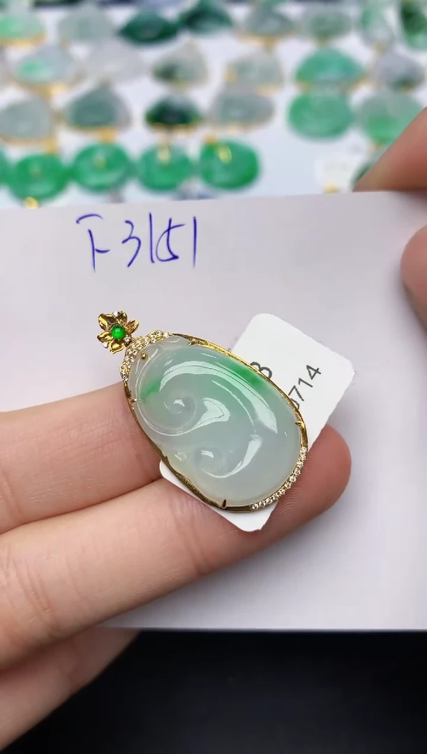 颈饰18K金镶嵌翡翠 天然缅甸A货翡翠百元以上9元证书费自理