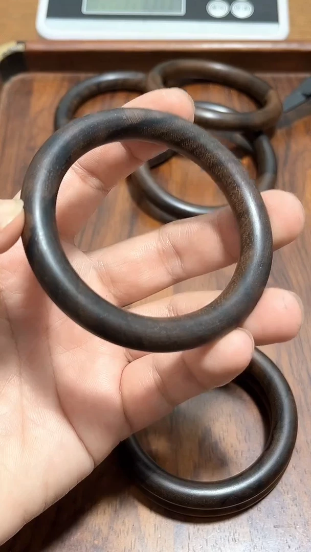 檀香木精品推荐马尼捞手镯54圈口