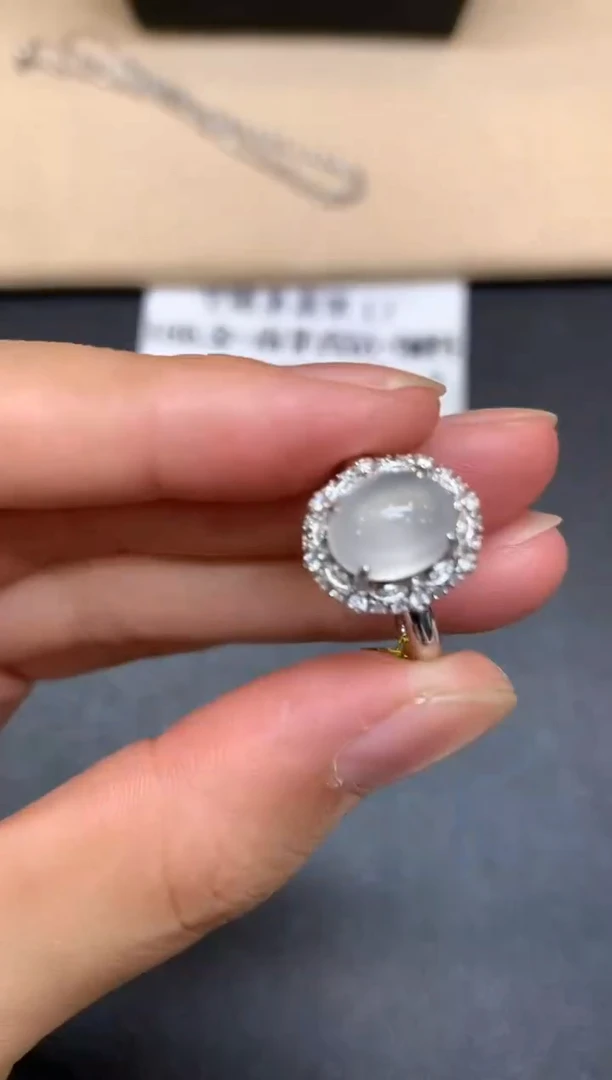 18K金镶嵌戒指翡翠蛋面【无服务费