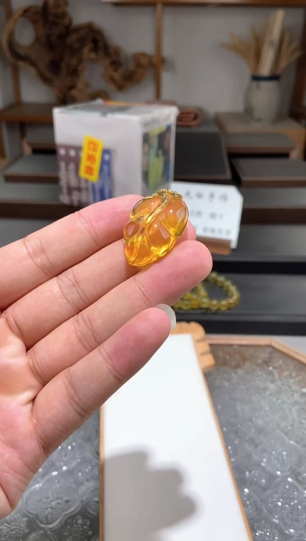琥珀颈饰未镶嵌蓝珀叶子吊坠