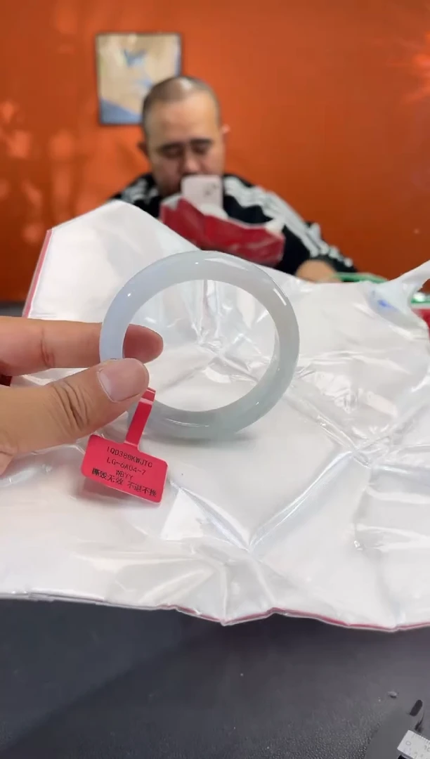 未镶嵌手镯翡翠8        圈口57