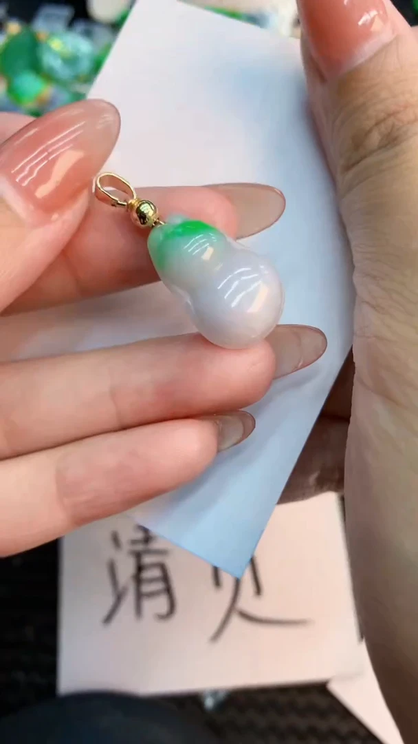 翡翠未镶嵌颈饰           1