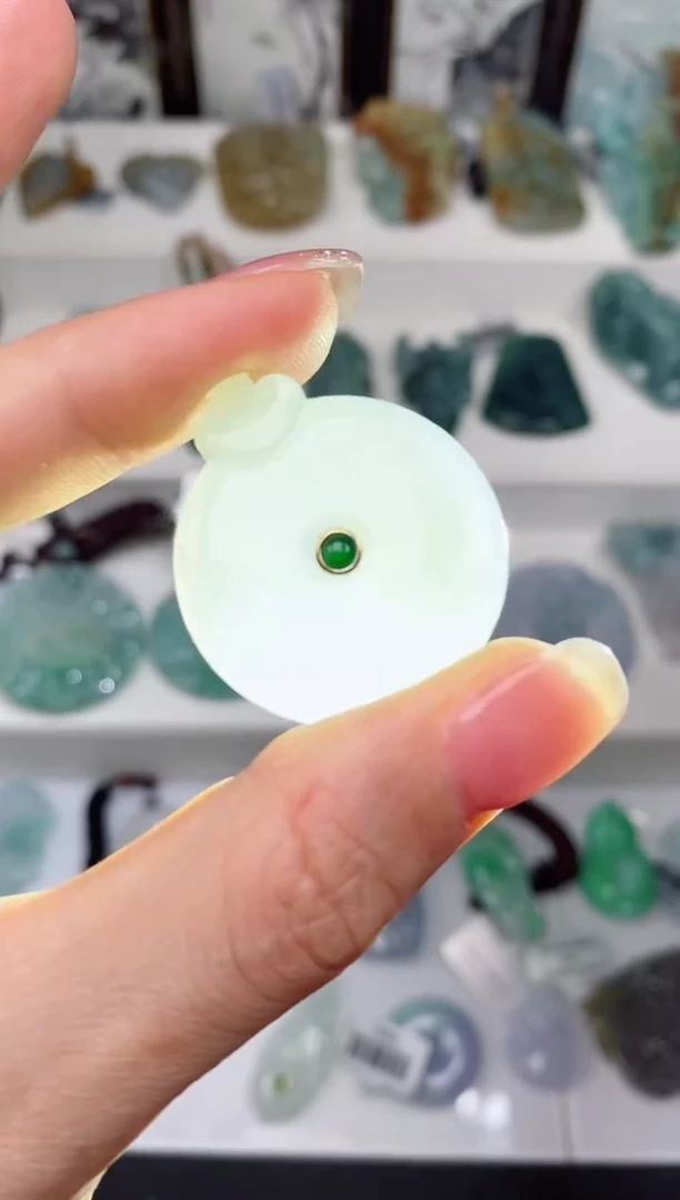 【闪购商品】翡翠颈饰18K金镶嵌吊坠