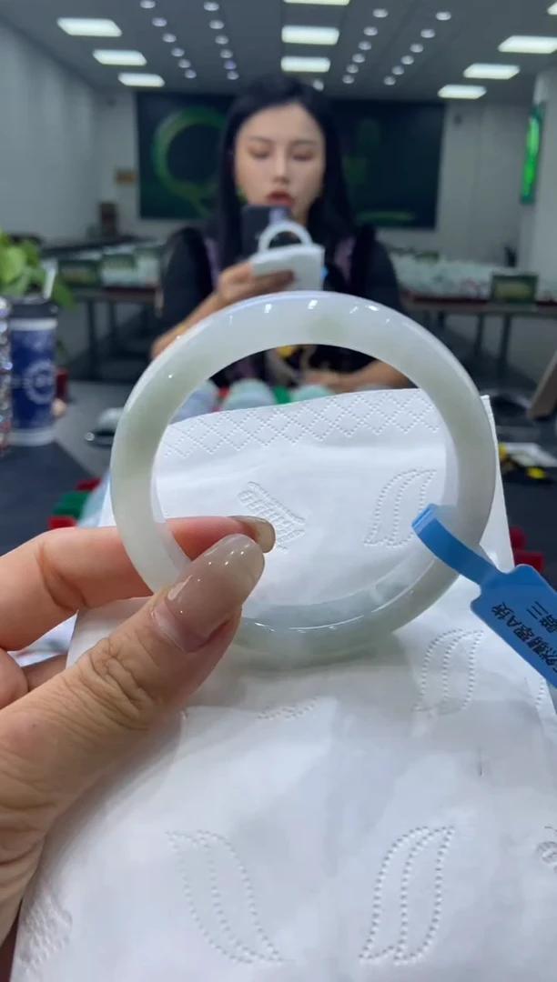 未镶嵌手镯翡翠00008401