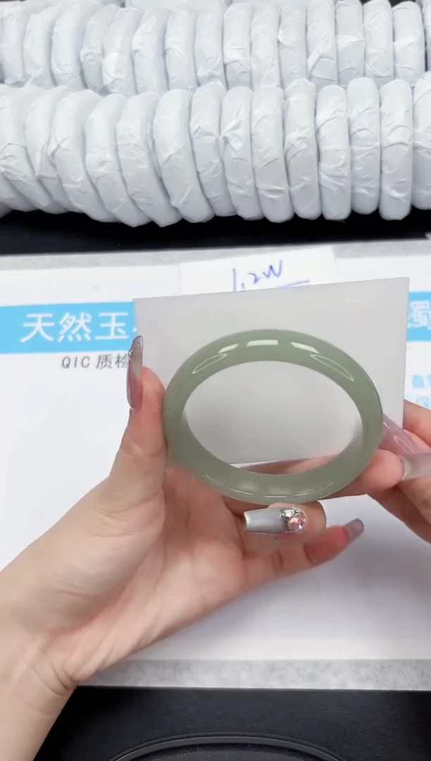 【闪购商品】石英质玉手镯未镶嵌154-53.5