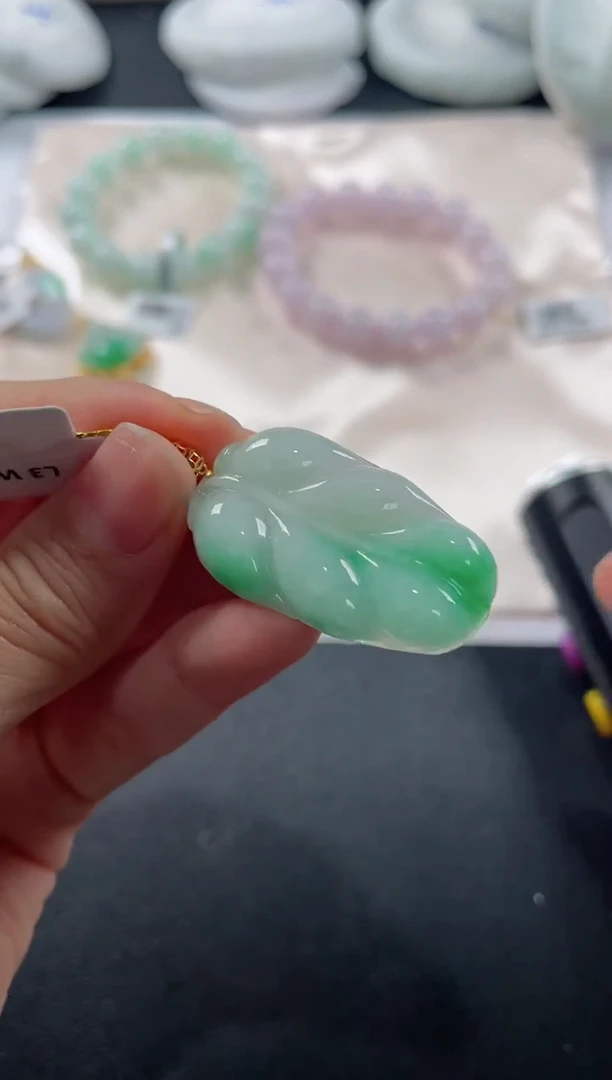 颈饰18K金镶嵌翡翠基地发货H 0652 叶子