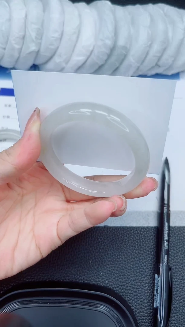 石英质玉手镯未镶嵌172-52.6