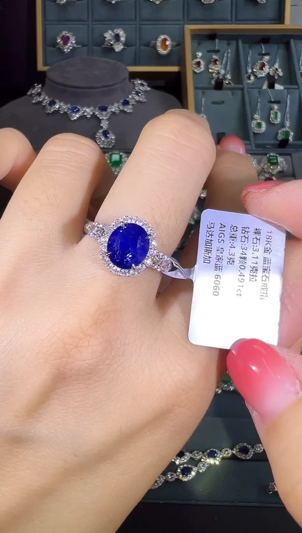 蓝宝石戒指18K金镶嵌戒指