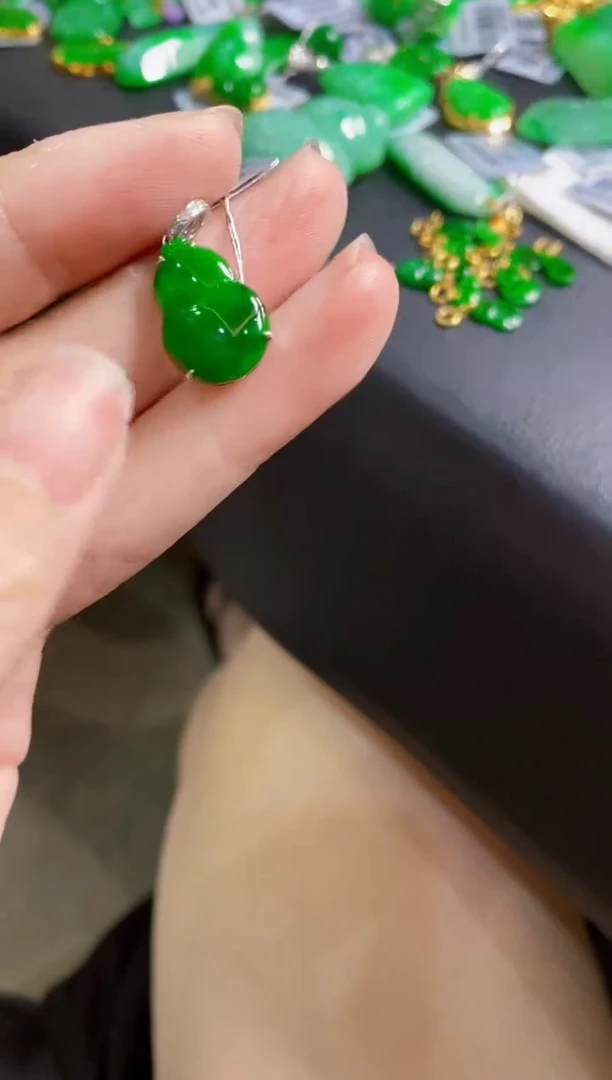 定制翡翠18K金镶嵌葫芦