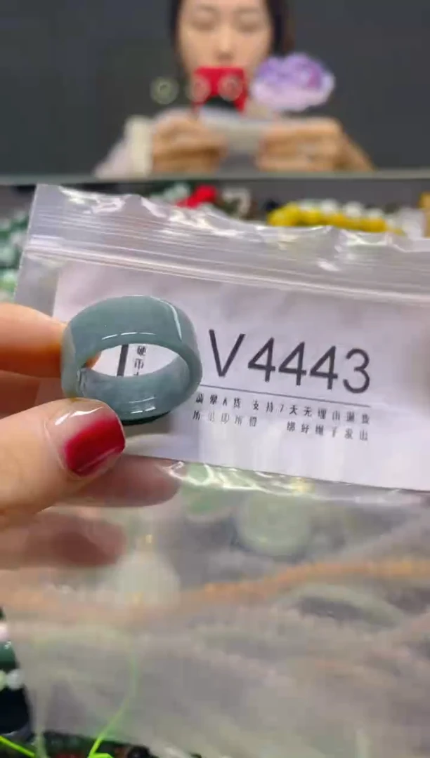 颈饰未镶嵌翡翠21.2MM/V/翡翠A货，一件也是批发价