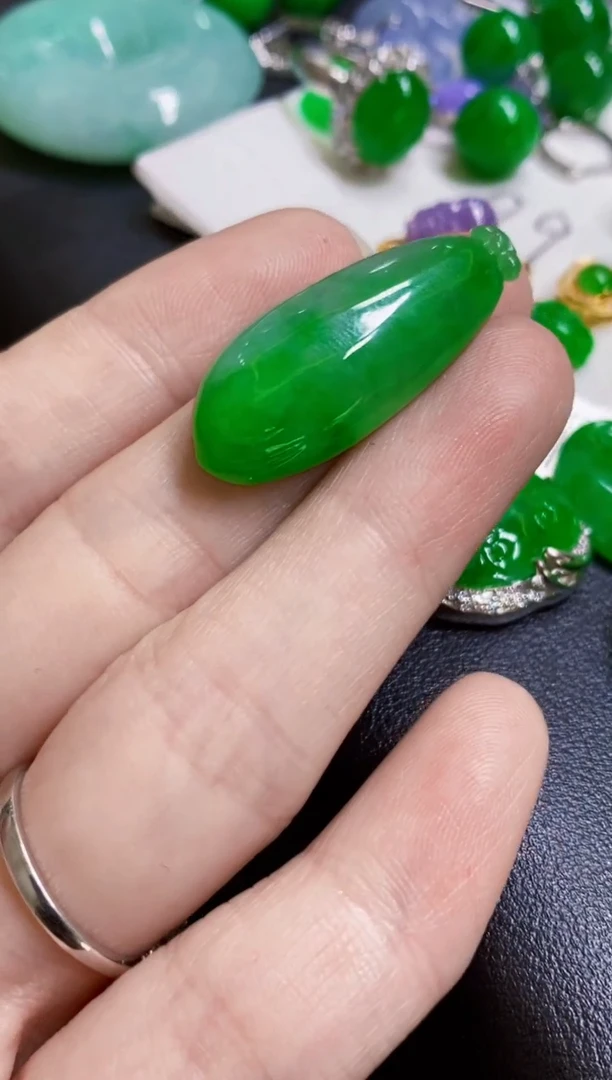 颈饰未镶嵌翡翠瓜