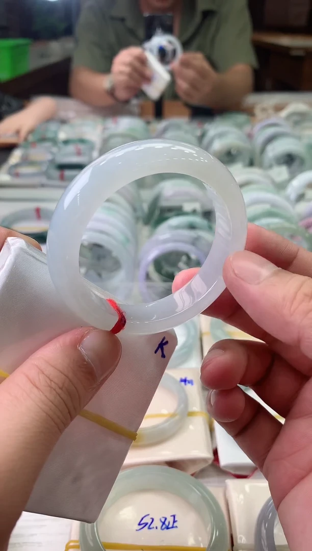 未镶嵌手镯翡翠淡绿色正圈 49 50 16