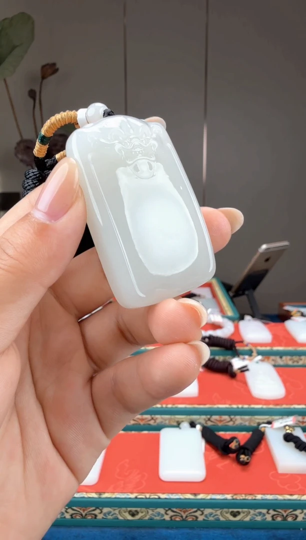 和田玉未镶嵌颈饰1