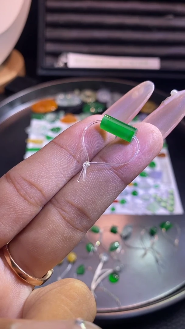 翡翠挂件未镶嵌珠子