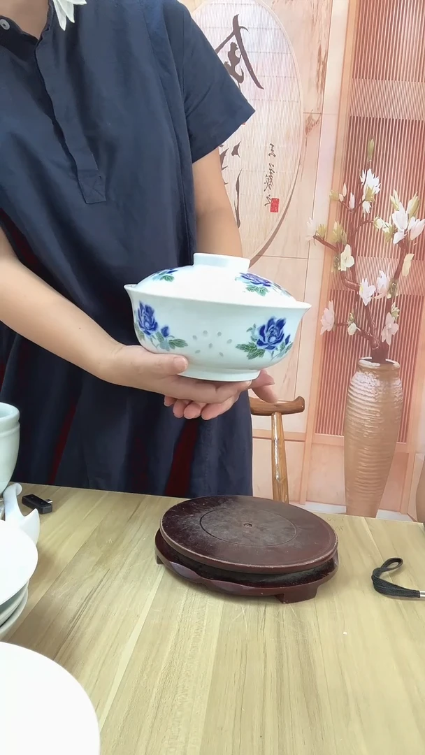 瓷梨**薇蓝牡丹8英寸带盖汤碗