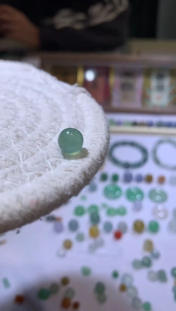 【闪购商品】定制翡翠未镶嵌7.6*珠子980+98