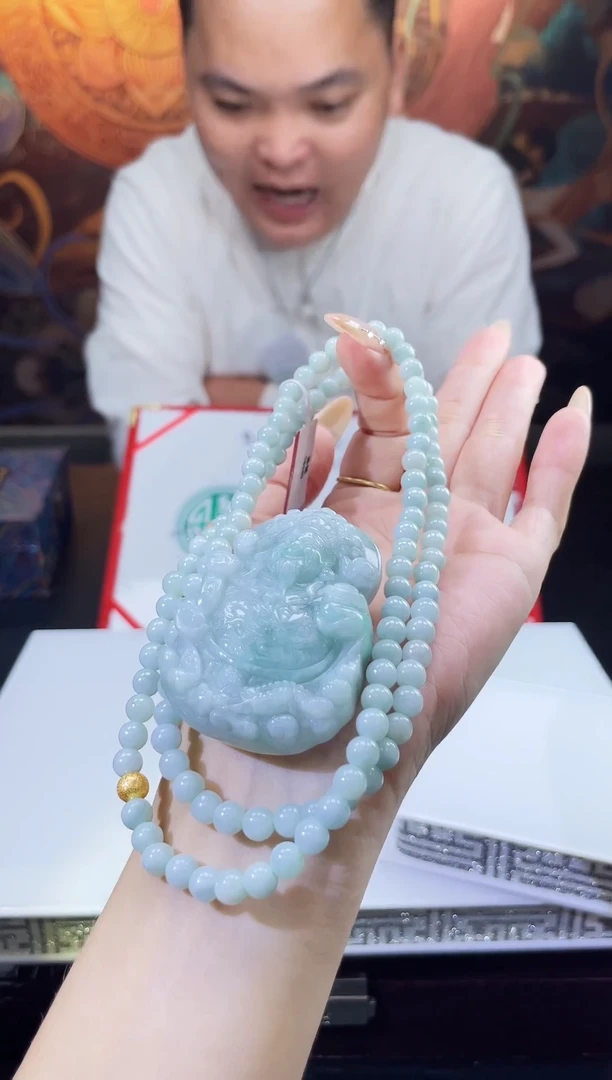 翡翠未镶嵌颈饰多样性发其一