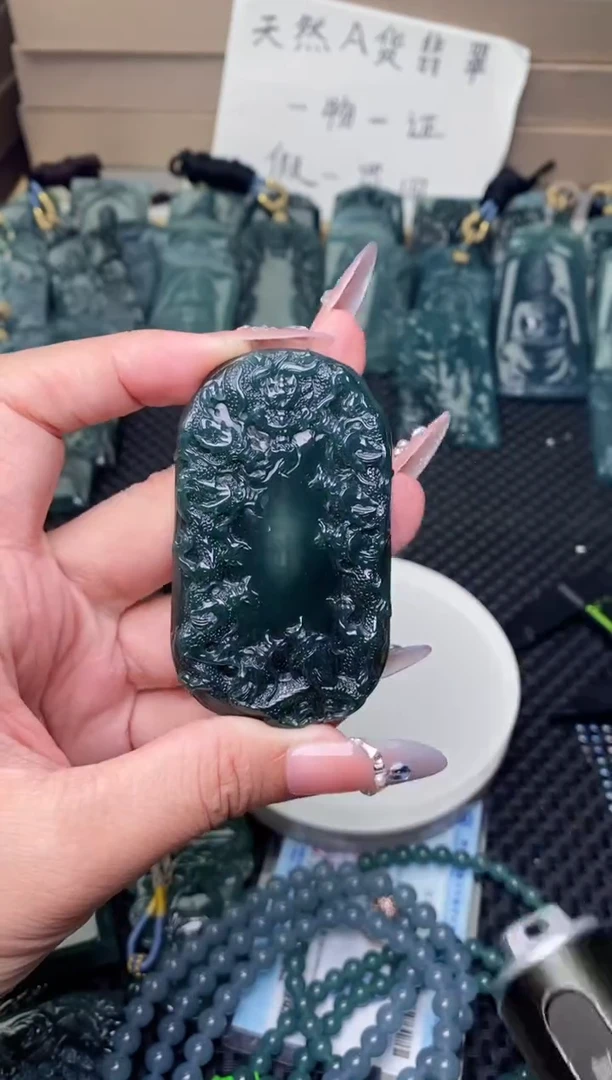 颈饰未镶嵌翡翠