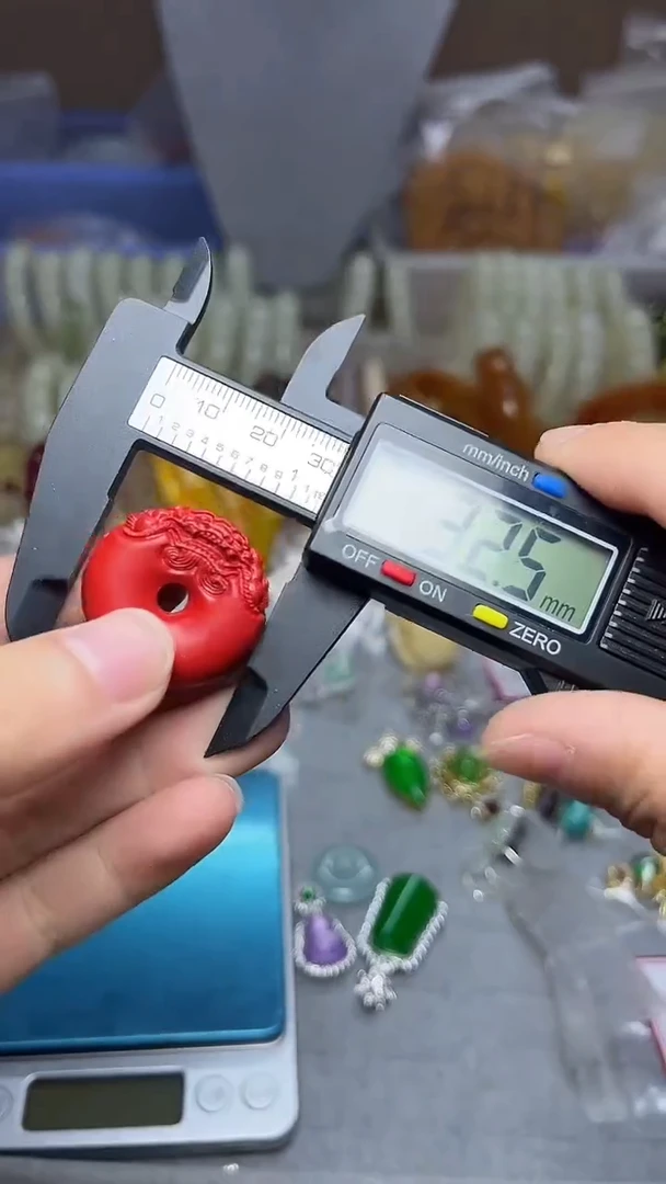 【闪购商品】查罗石颈饰合金吊坠