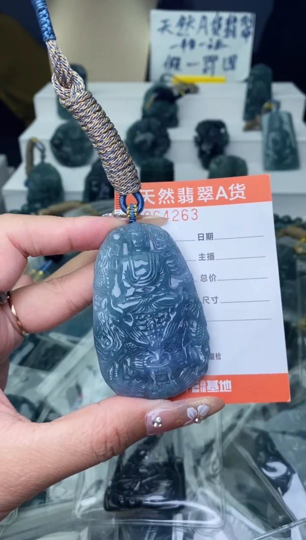 翡翠未镶嵌颈饰