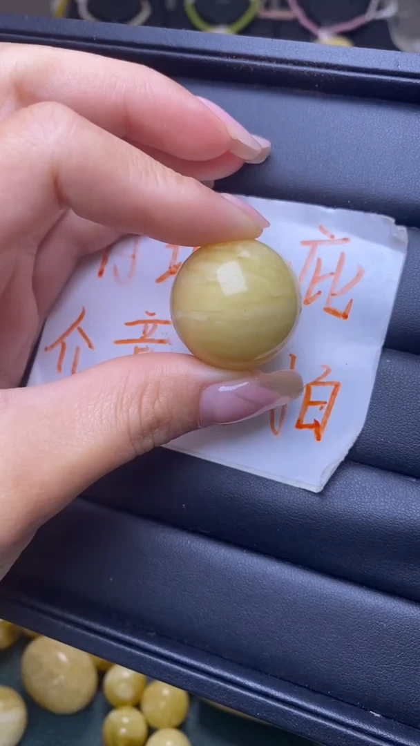未镶嵌琥珀裸石葵. 20