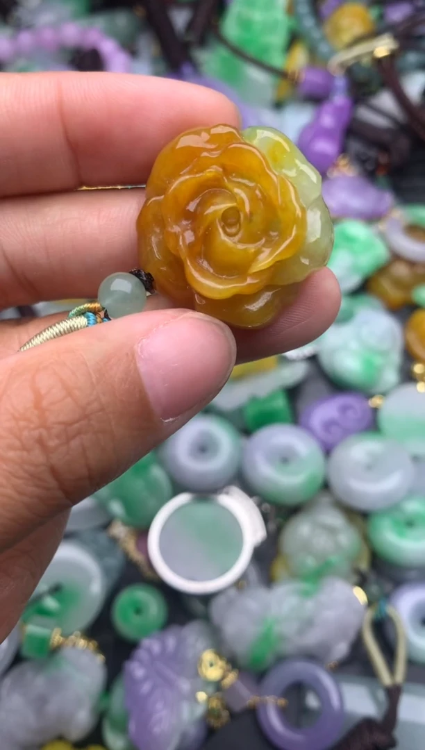 颈饰未镶嵌翡翠天然缅甸翡翠吊坠