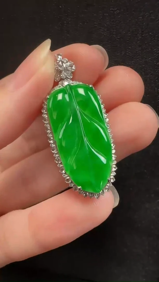 颈饰18K金镶嵌翡翠042叶子一个