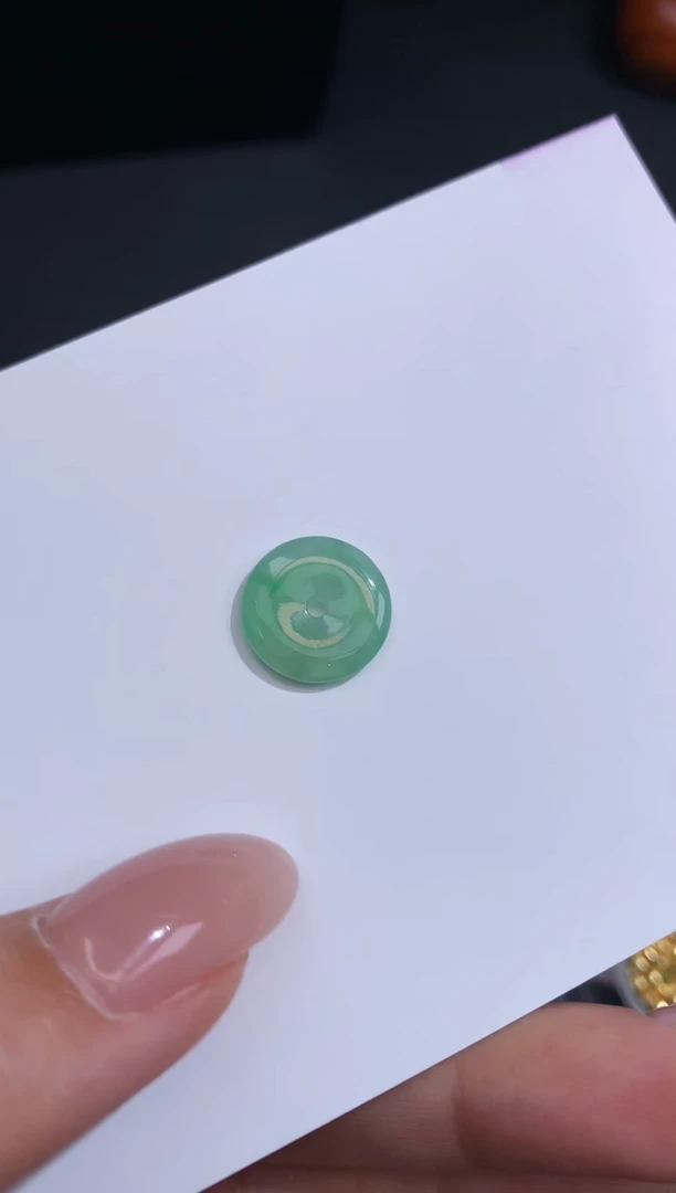 颈饰未镶嵌翡翠平安扣