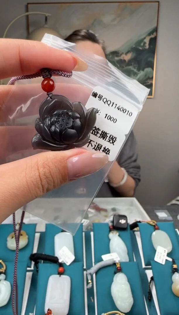 颈饰未镶嵌和田玉吊坠QQ