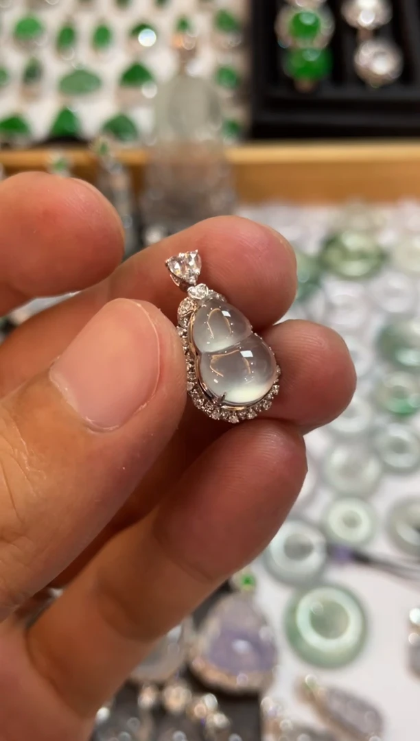 翡翠18K金镶嵌吊坠(不含链)葫芦