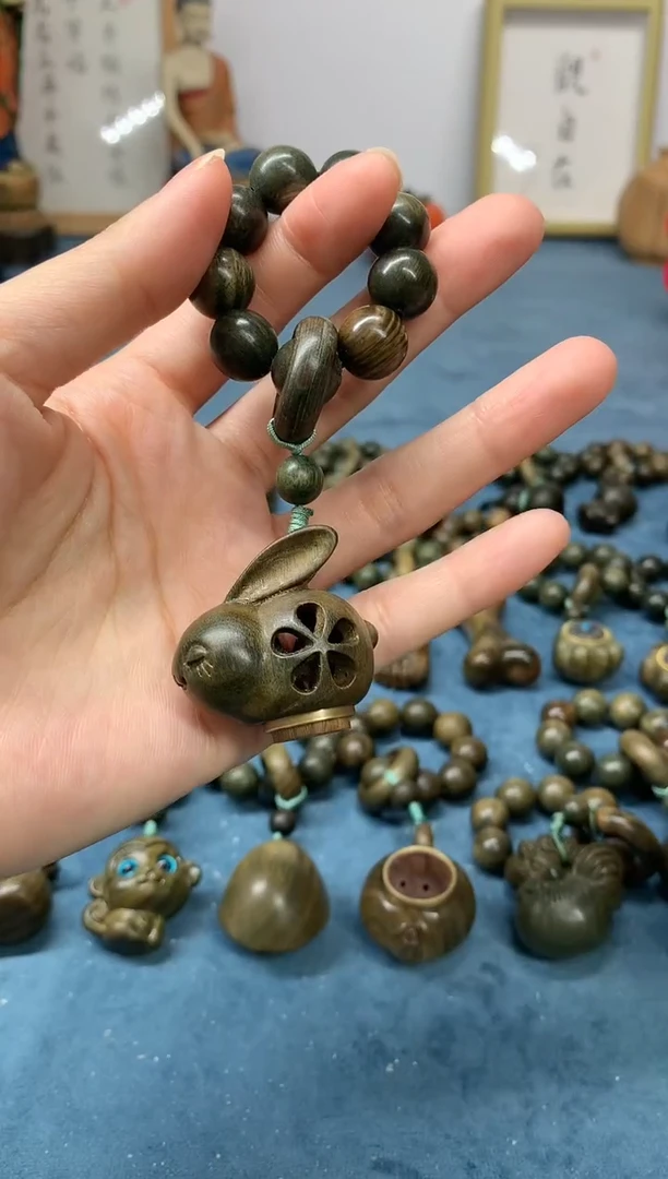 【闪购商品】维腊木（绿檀）把件兔子香囊 送1瓶香丸