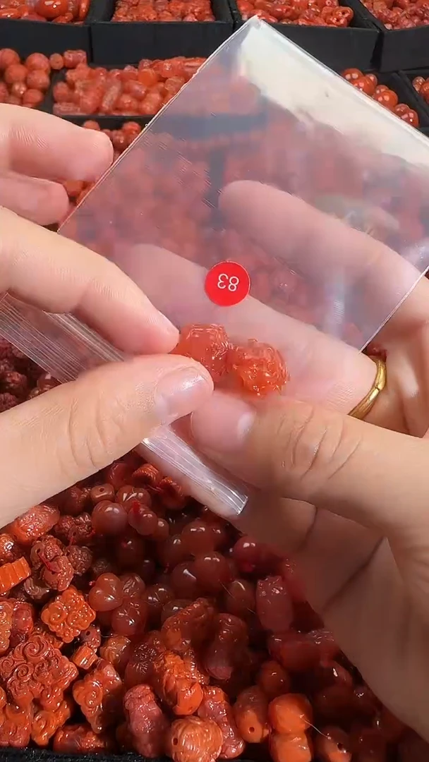 颈饰未镶嵌南红玛瑙1