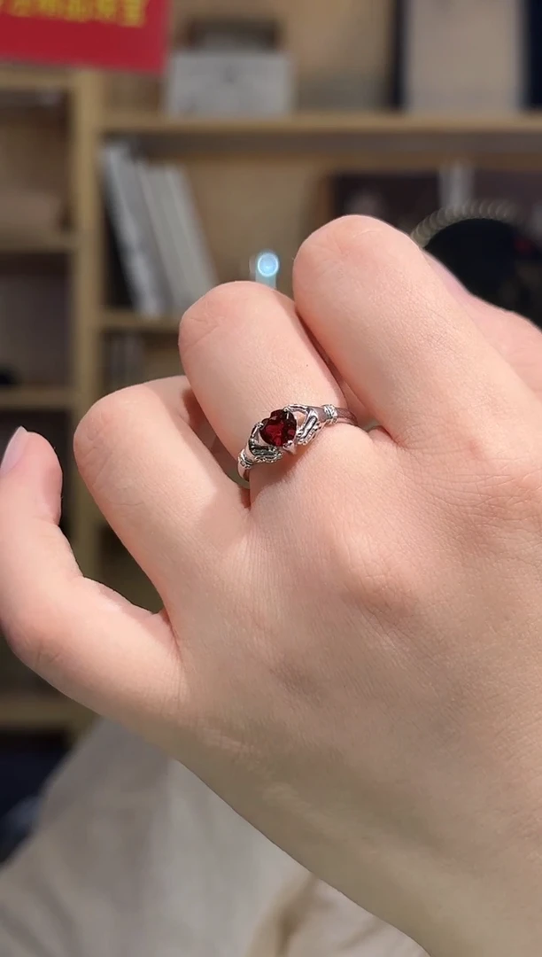 石榴石戒指银S925镶嵌石榴石爱心戒指