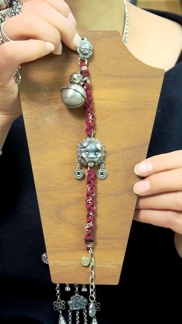 无足银v****o足银兽头手链