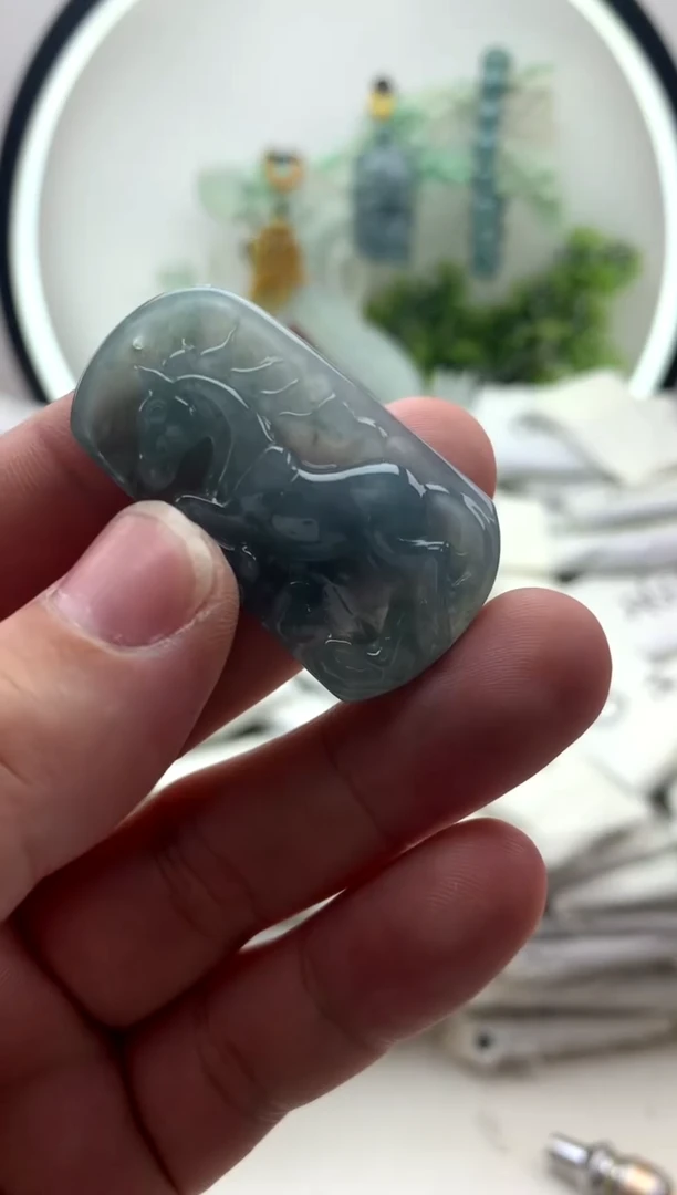 翡翠未镶嵌颈饰挂件