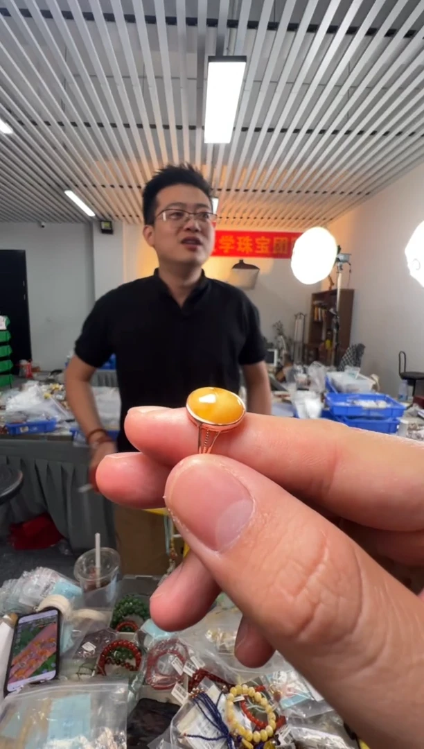 未镶嵌琥珀戒指俄料鸡油黄蜜蜡开口戒指