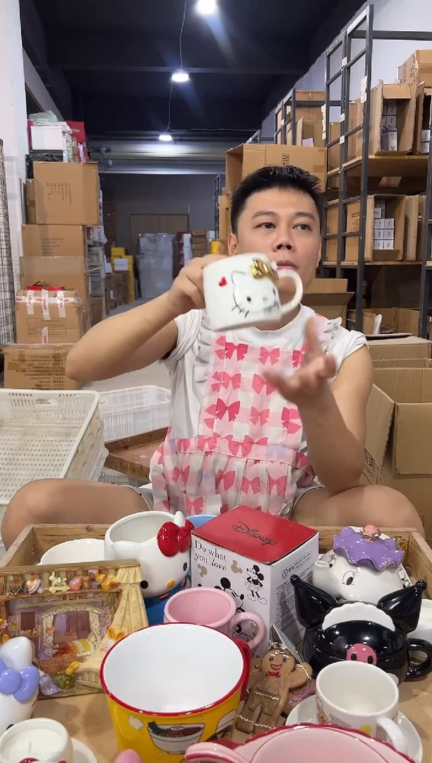 瓷片金色立体kt猫马克杯