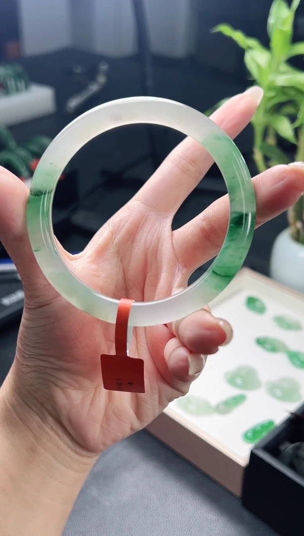 石英质玉手镯未镶嵌非洲翠手镯60圆条