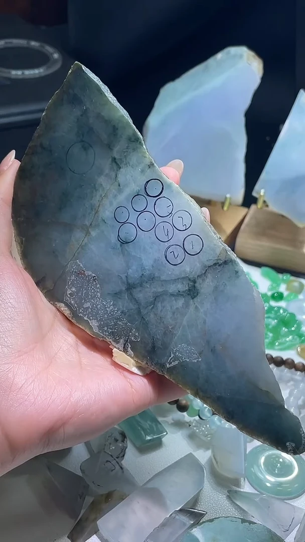 定制翡翠未镶嵌空****?定制料子