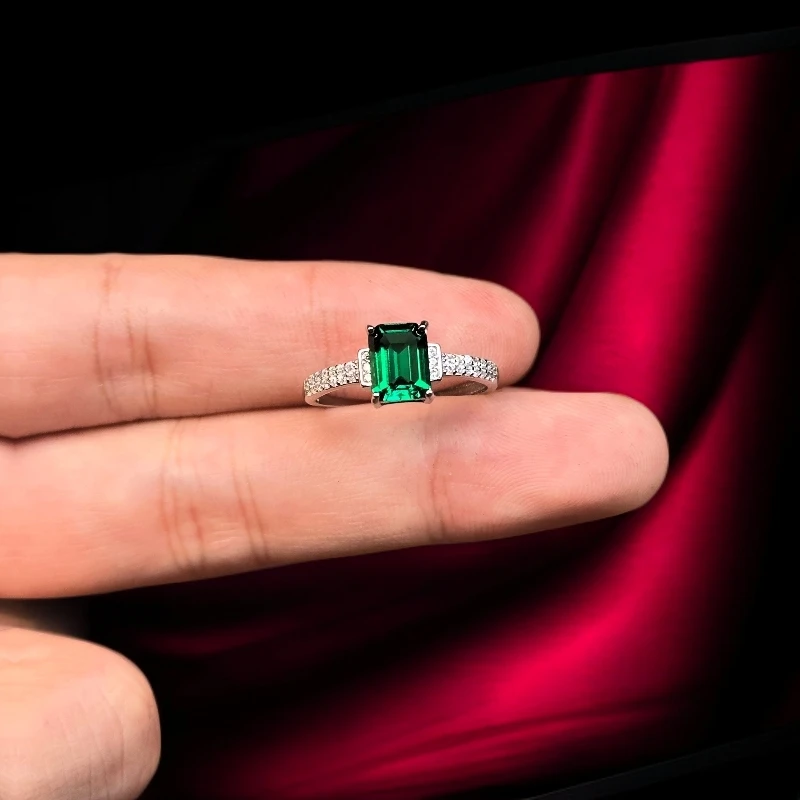 瑾萱高订名饰470-轻奢培育祖母绿精切925银镀金戒指