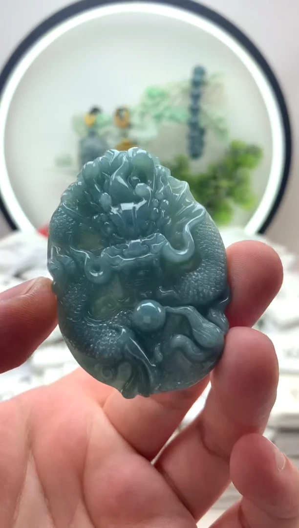 颈饰未镶嵌翡翠龙牌